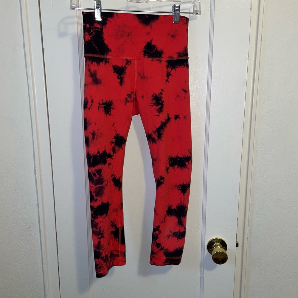 LULULEMON Wunder Train High-Rise Crop 21” Tie Dye Carnation Red Black